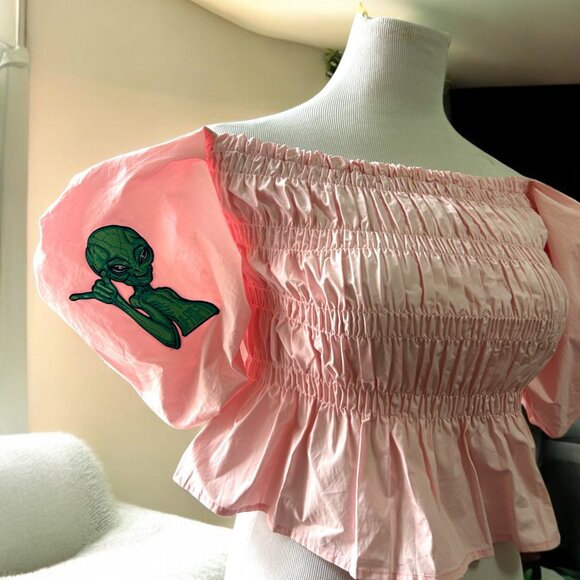Women's Alien Patch Pink Ruffle Blouse Top Shirt Size Small - Picture 2 of 4